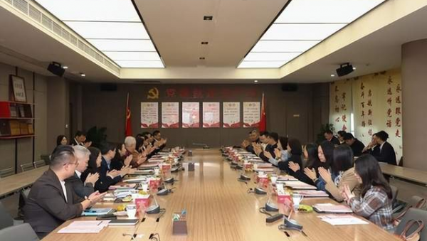 中山市领导刘美新冯金怡到完美公司走访调研