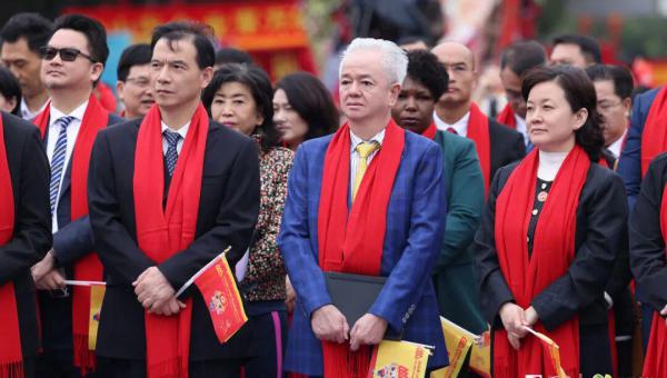 完美31年参加中山慈善万人行 累捐4500万