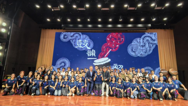 长青赞助清华二十四节令鼓社校园公演奏响清华礼堂