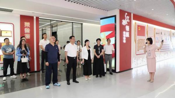 湖南艺术职业学院党委书记一行莅临绿之韵调研