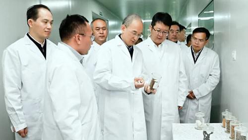 吉林省委书记黄强在东阿阿胶药业公司调研